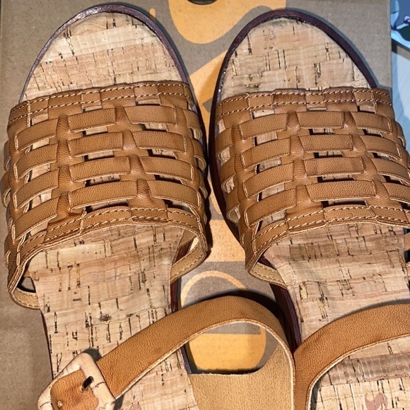 Korks Marley Sandals New in box wedge platform tan faux leather size 9 - Picture 2 of 5